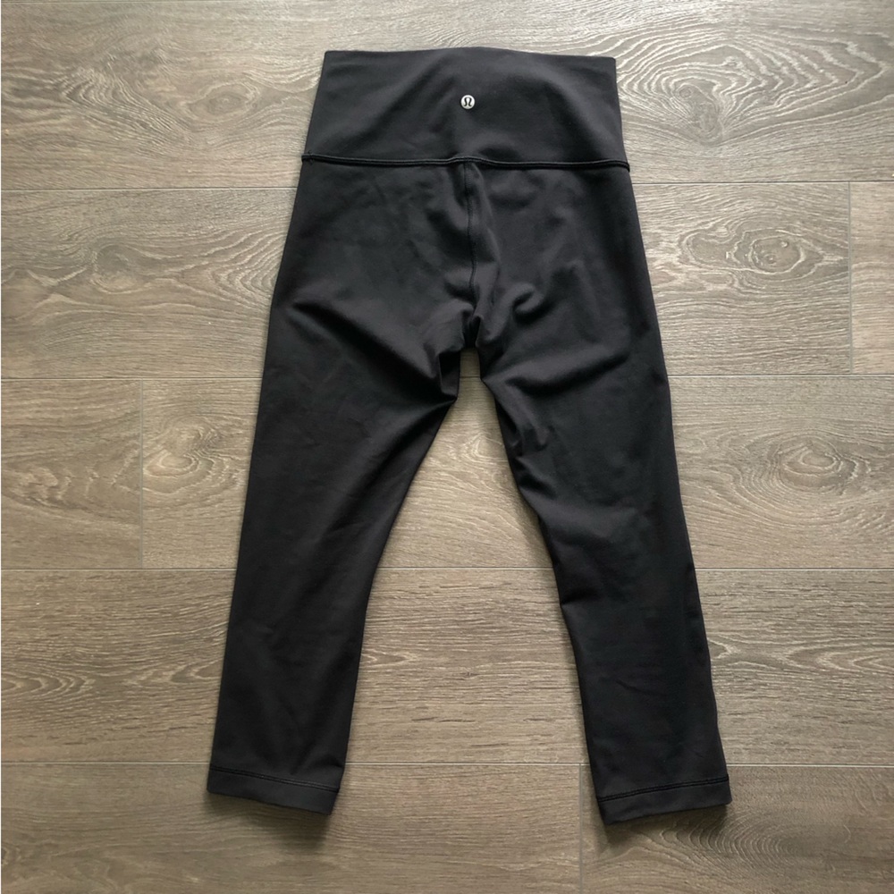 Lululemon wunder under high rise crop 21” size 6 full on luon